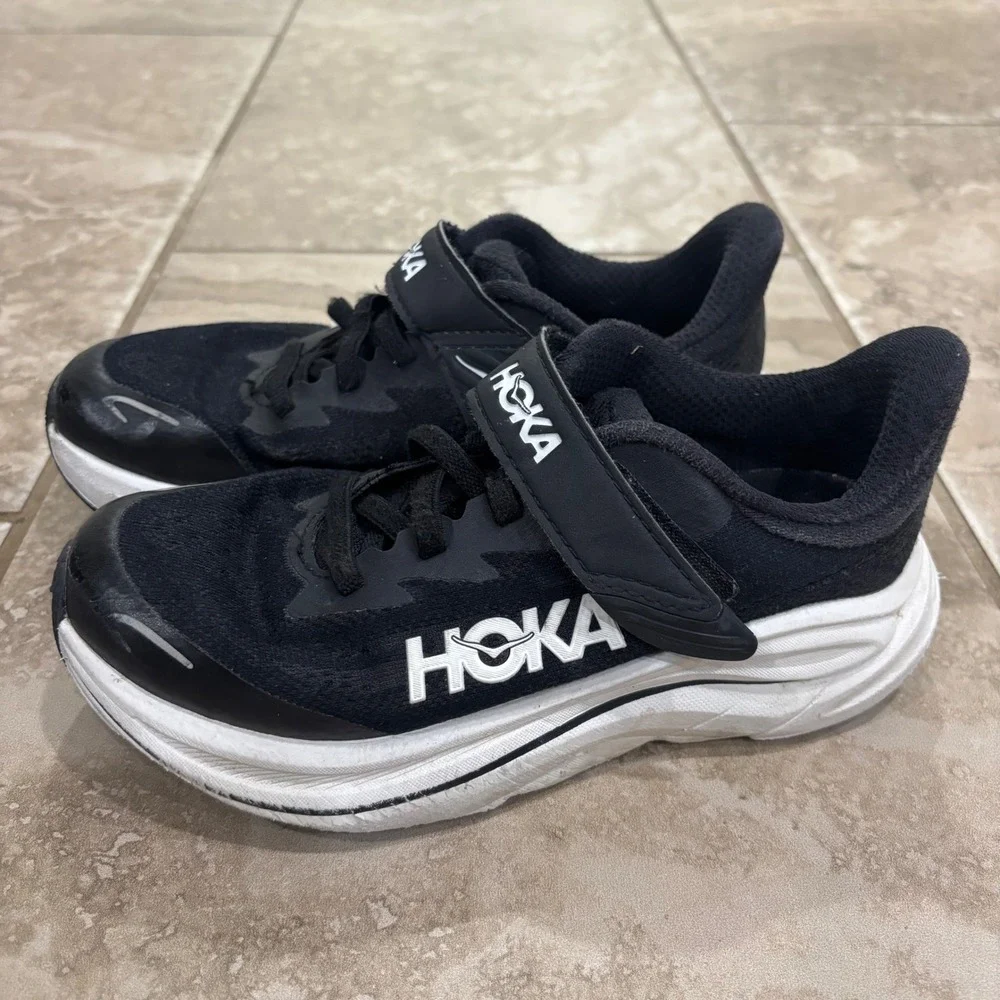 Hoka One One Clifton 9 Little Kid Running Shoes Black White 1168873 BWHT Size 1M